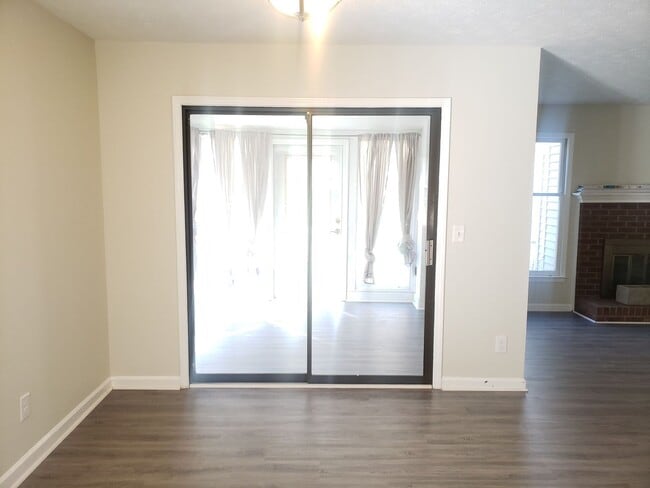 Building Photo - 2BR Townhouse in Avondale