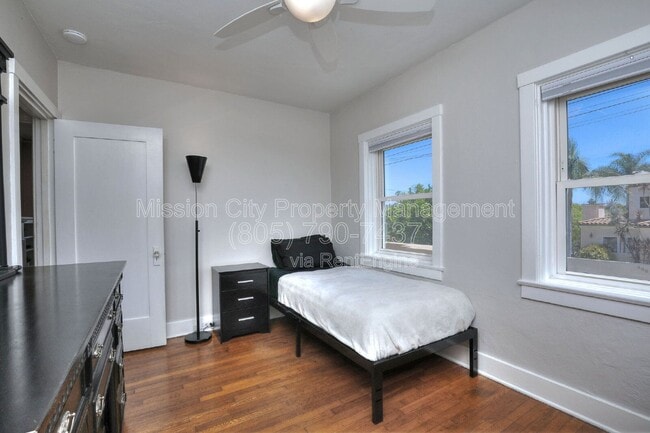 Building Photo - 535 De La Vista Ave