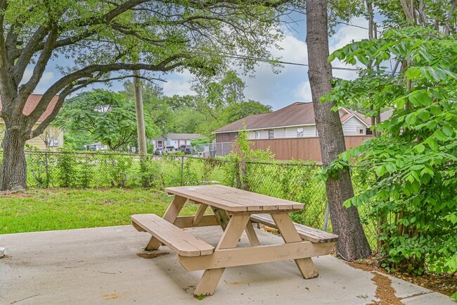 Building Photo - 10633 Flaxman St