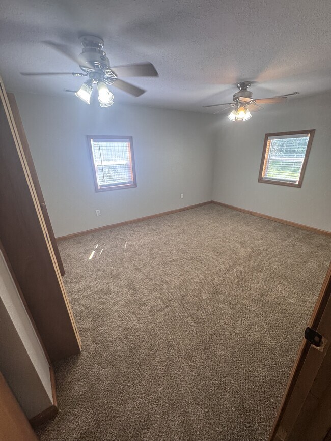 Building Photo - 1011 Park Dr