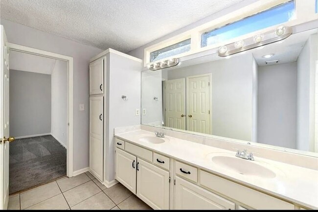 Building Photo - COMING SOON: Charming 2-Bedroom Condo in a...
