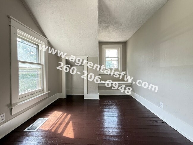 Building Photo - 704 E Franklin St