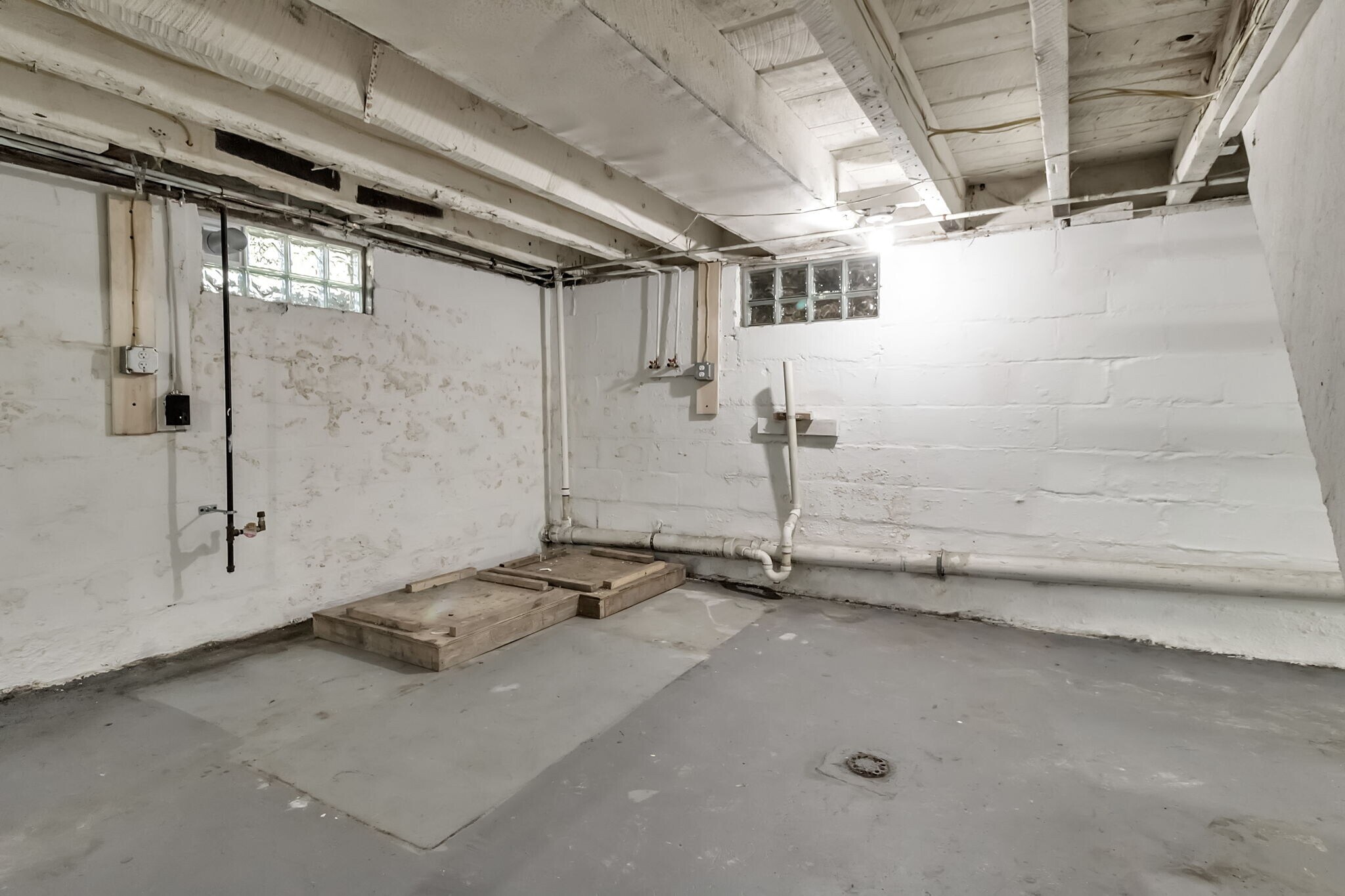 Building Photo - 56 Garfield St
