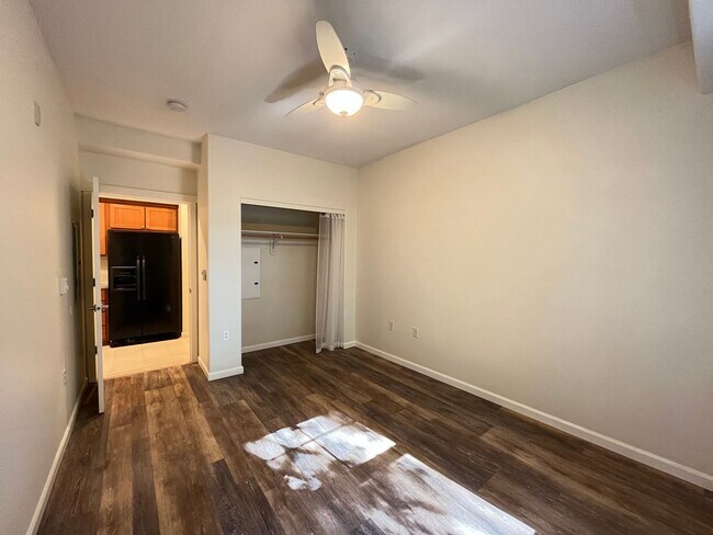 Building Photo - Private Ground Floor 1 Bed 1 Bath Hillsbor...
