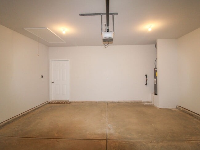 Building Photo - MOVE-IN Ready Home in New Market! $1,200 Rent Special!