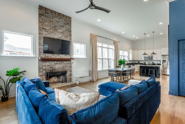 Building Photo - 1494 Madison St