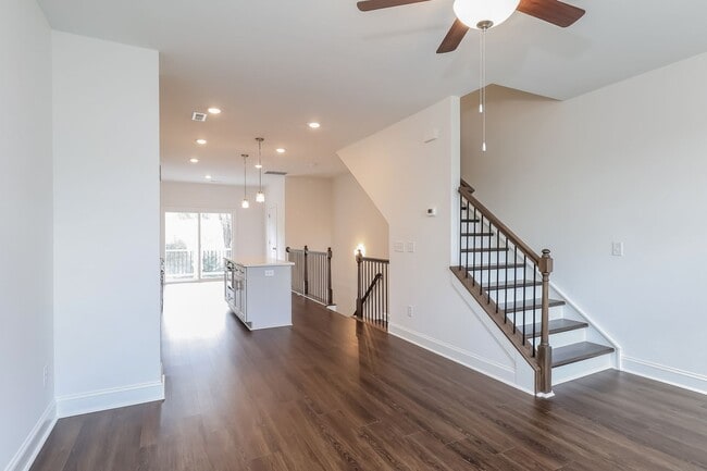 Building Photo - Beautiful 3BR 3.5BA Townhome w/ Full Appliance Kitchen Garage Parking in West End