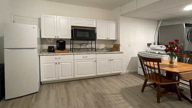 Building Photo - 129 Cunningham Ln