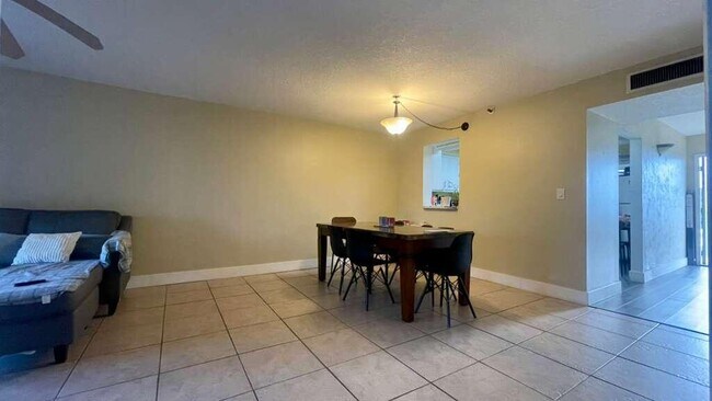 Building Photo - 4570 NW 18th Ave