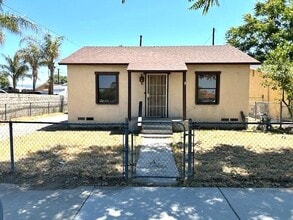 Building Photo - 220 N Gilbert St