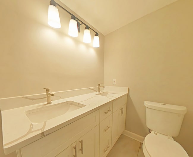 Building Photo - 249 Laurel Ave SW