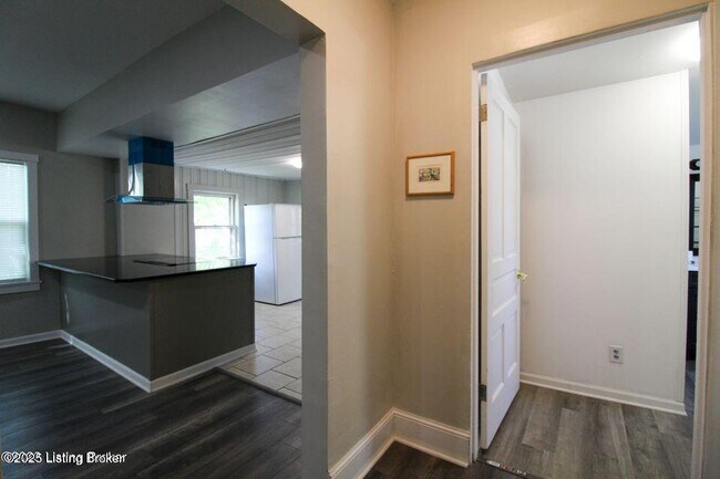 Building Photo - 4608 Cliff Ave