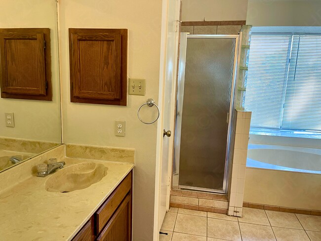 Building Photo - Move-In Special. ½ off the first full month's rent with a 12-month lease.