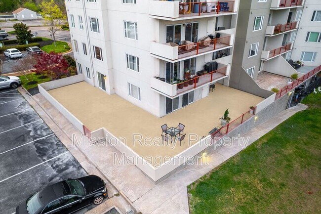 Building Photo - 301 Beacon Ridge Dr