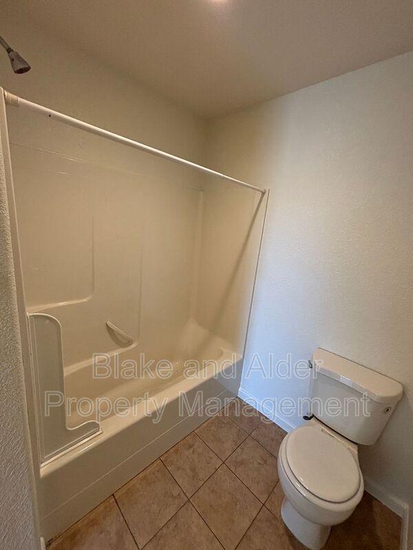 Building Photo - 347 Norway St NE