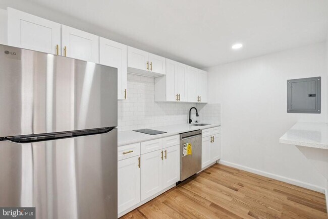 Building Photo - 1223 Spruce St