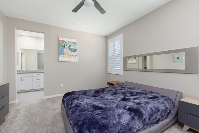 Building Photo - Fully furnished luxury townhome in Affinit...
