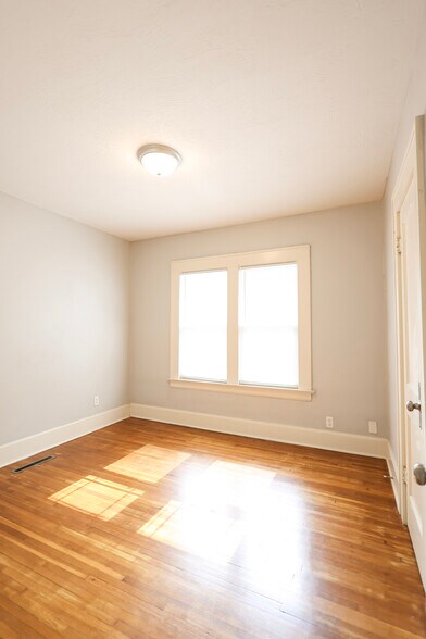 Building Photo - 1351 E Cherry St