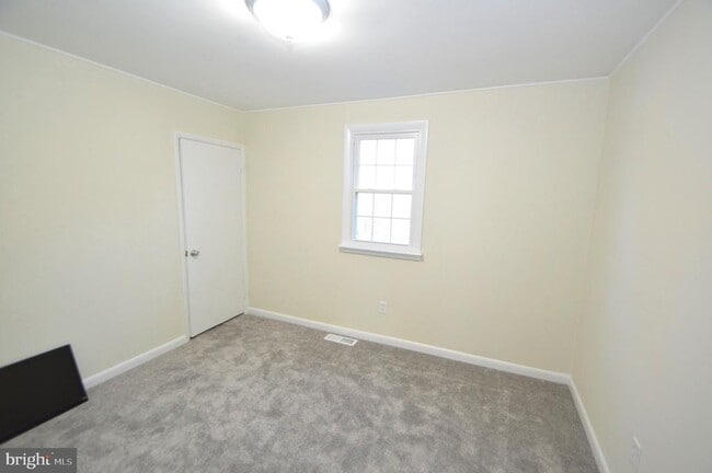 Building Photo - 267 Mott Ave