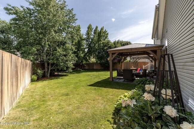Building Photo - Beautiful home in Broadmore Estates