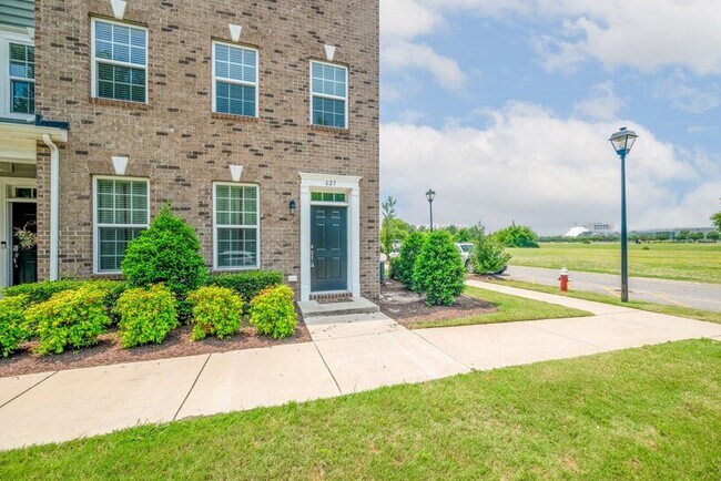 Building Photo - 623 Freeman Dr
