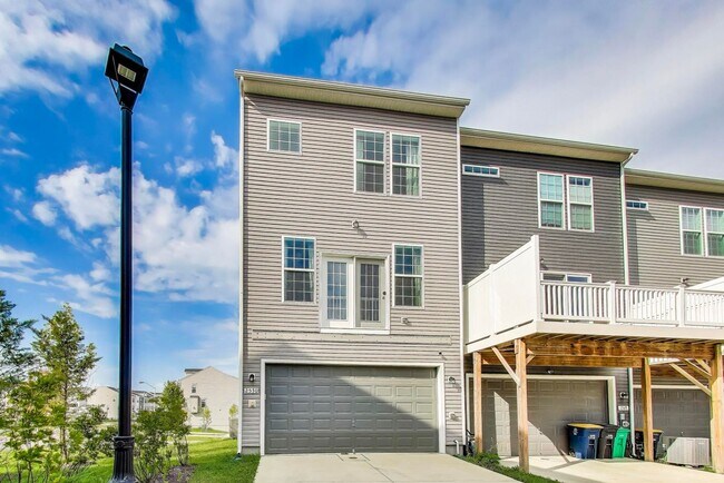 Building Photo - Luxurious on Lanham Hill - 3 + 3.5 Near Ne...