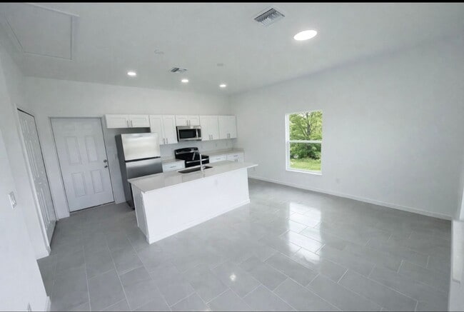 Building Photo - ONE OF A KIND- Brand New 1 Bed / 1 Bath House for Rent- Lehigh Acres