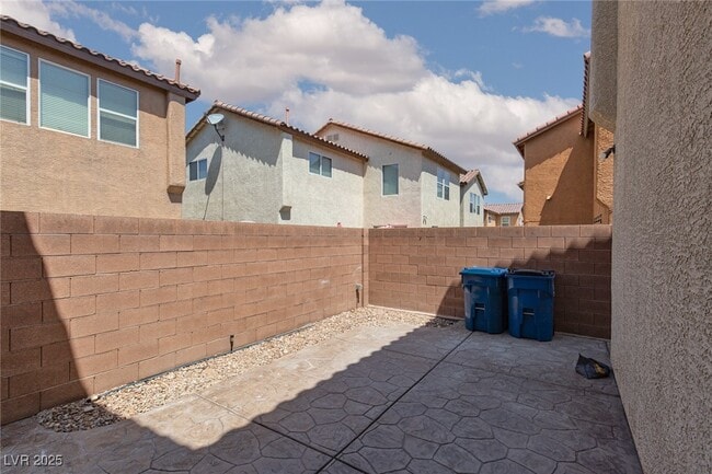 Building Photo - 11631 Giles St