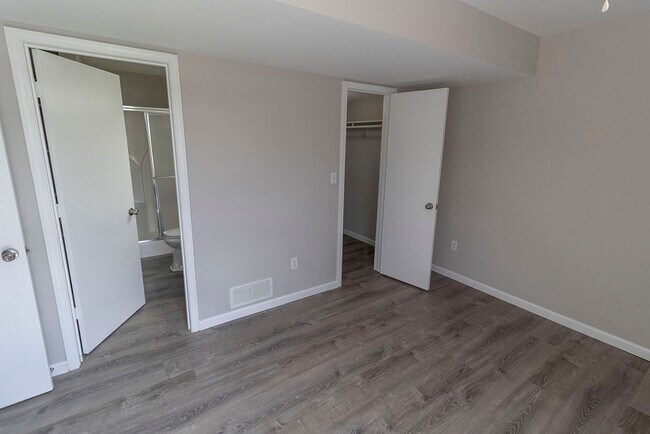 Building Photo - 5305-5307 Currituck Ln