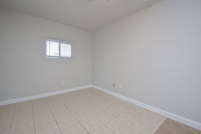 Building Photo - 2117 Thonig Rd