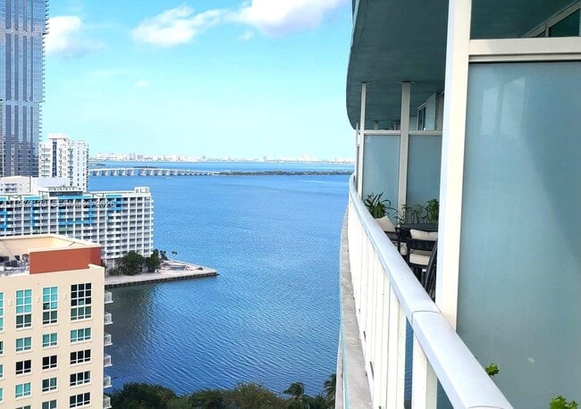 Building Photo - 1900 N Bayshore Dr