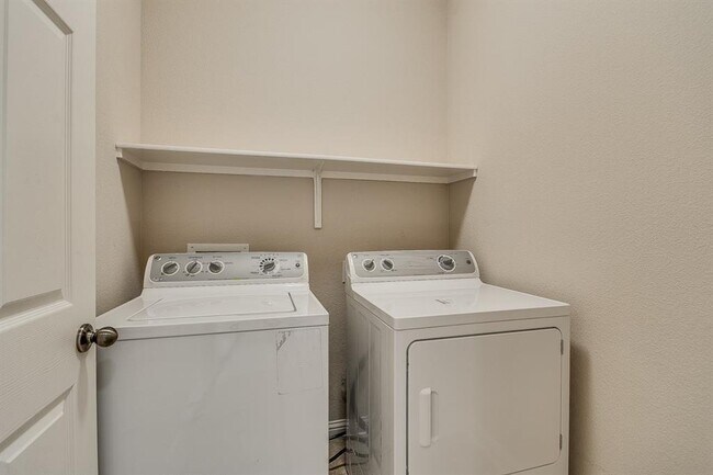 Building Photo - 1713 Greenside Trail