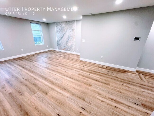 Building Photo - 926 S 15th St