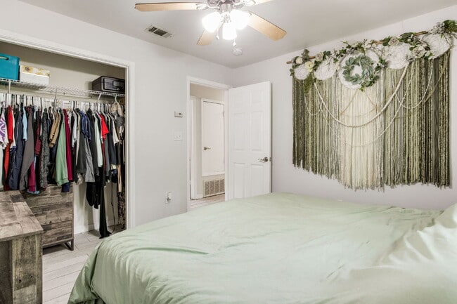 Building Photo - Move-in ready 3-bedroom, 1-bath cottage