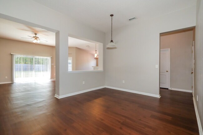Building Photo - 1814 Hollow Glen Dr