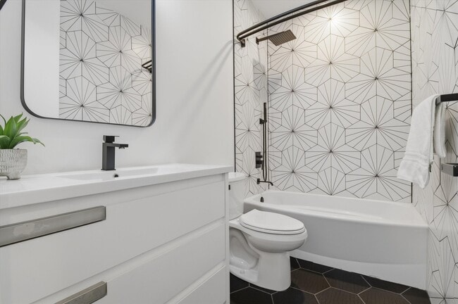 Building Photo - 5824 N Lincoln Ave