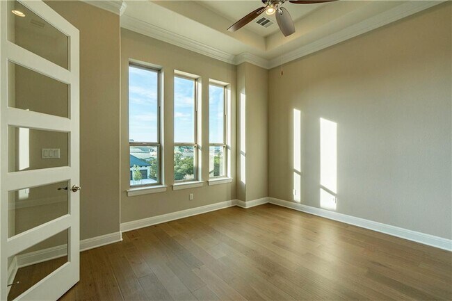 Building Photo - 511 Woodside Ter