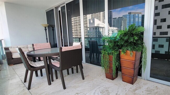 Building Photo - 1331 Brickell Bay Dr