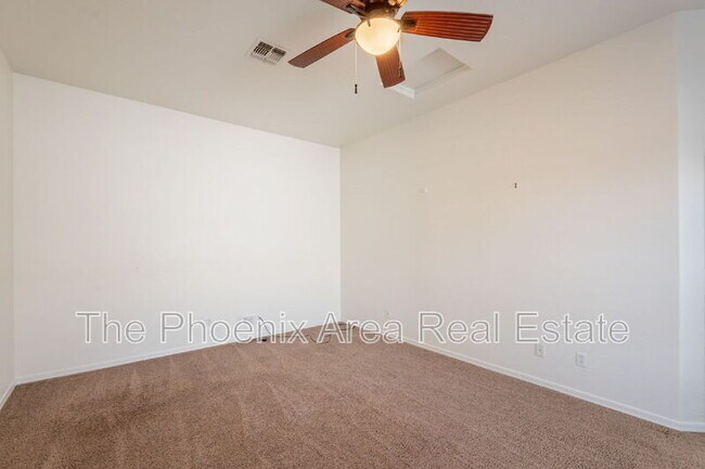 Building Photo - 716 E Runaway Bay Pl