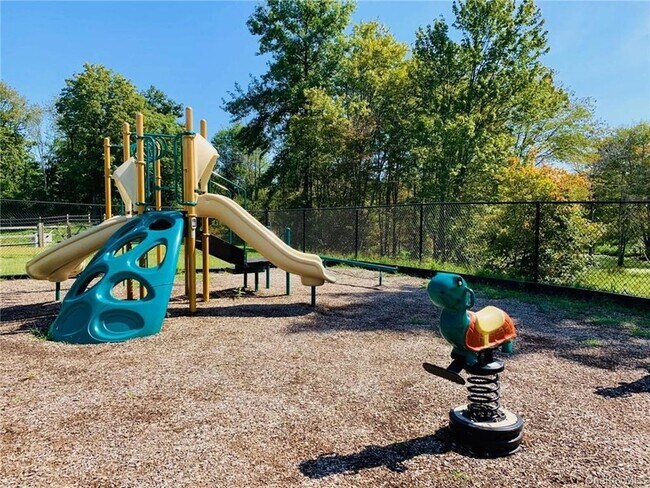 Building Photo - 95 Meadow View Dr