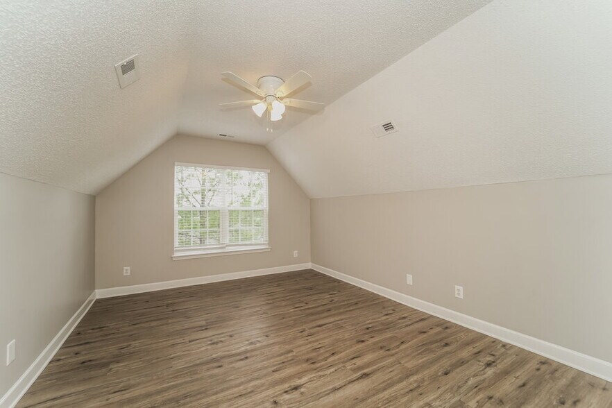 Building Photo - 11210 Silver Glen Ln