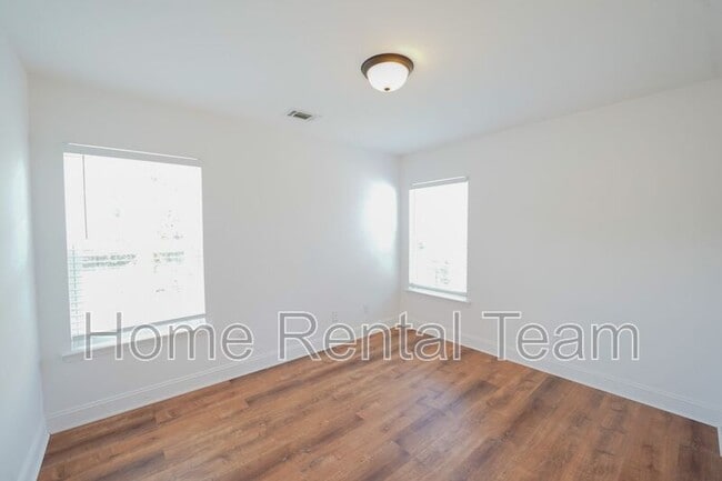 Building Photo - 75 Sailmaker Ln