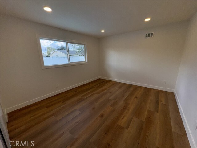 Building Photo - 213 N Royal Pl