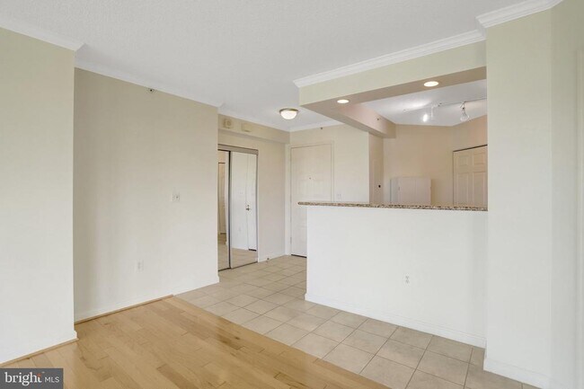 Building Photo - 3101 N Hampton Dr