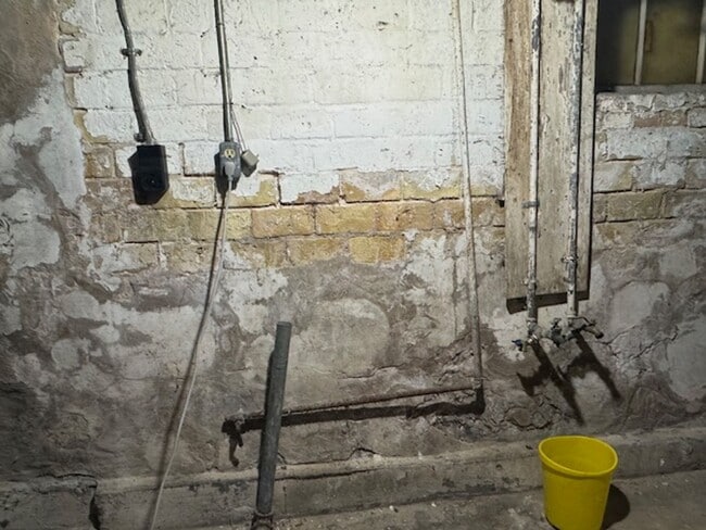 Building Photo - 654 Jefferson St