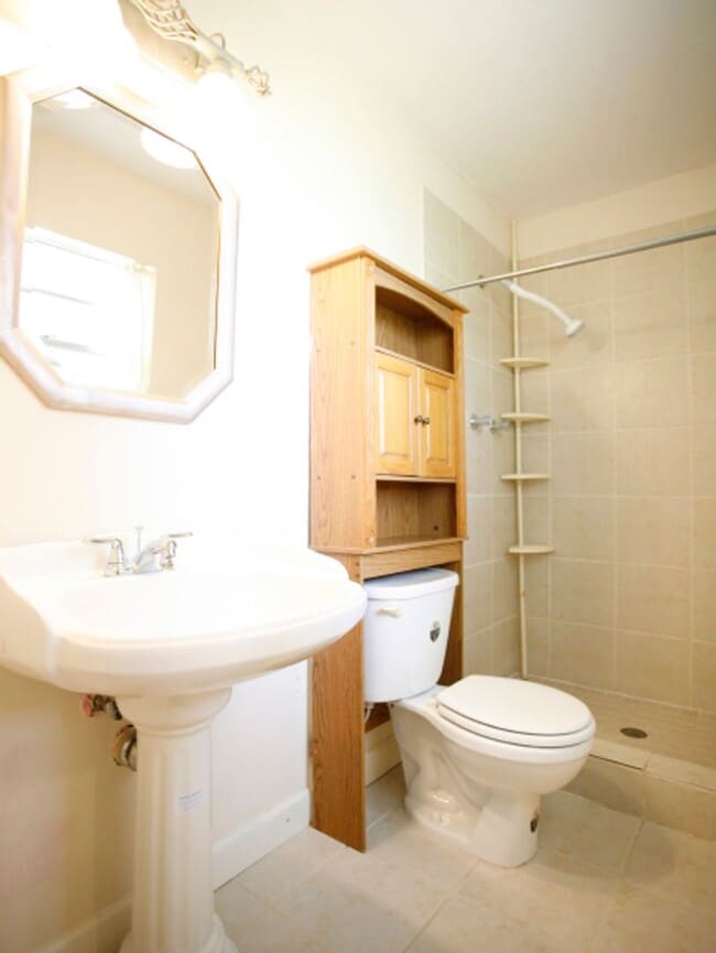 Building Photo - Charming 3-bedroom, 2-bath home in the Northwood community