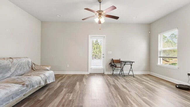 Building Photo - Santa Rosa 3 bedroom