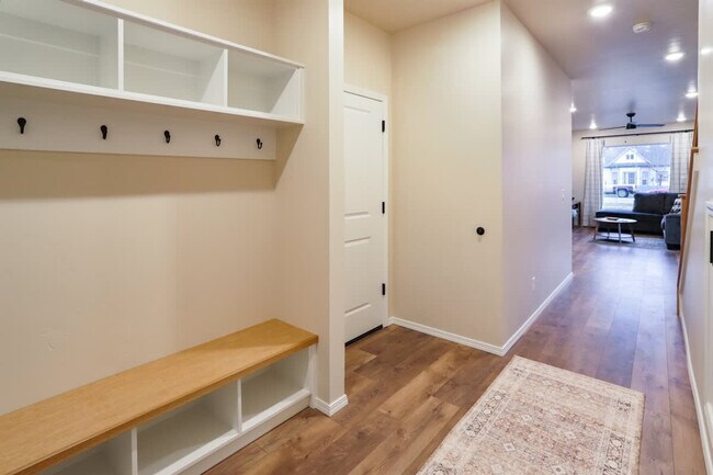 Building Photo - 609 N Kimball Ave