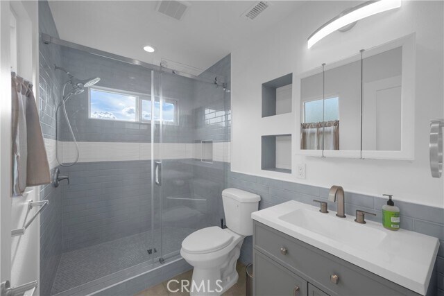 Building Photo - 17764 La Entrada Dr