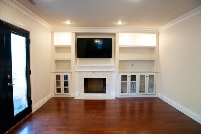 Building Photo - Wow! What a Great Home! Available Now!